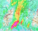 Sistema di monitoraggio del rischio pioggia proiettato sulla rete della trasmissione elettrica zoom sul nord Italia. 
La copertura nuvolosa e’ rappresentata con i colori che indicano l’intensità delle precipitazioni attese. I pallini e la rete sul territorio italiano rappresentano il posizionamento della rete dell’alta tensione (zoom sul nord Italia).

