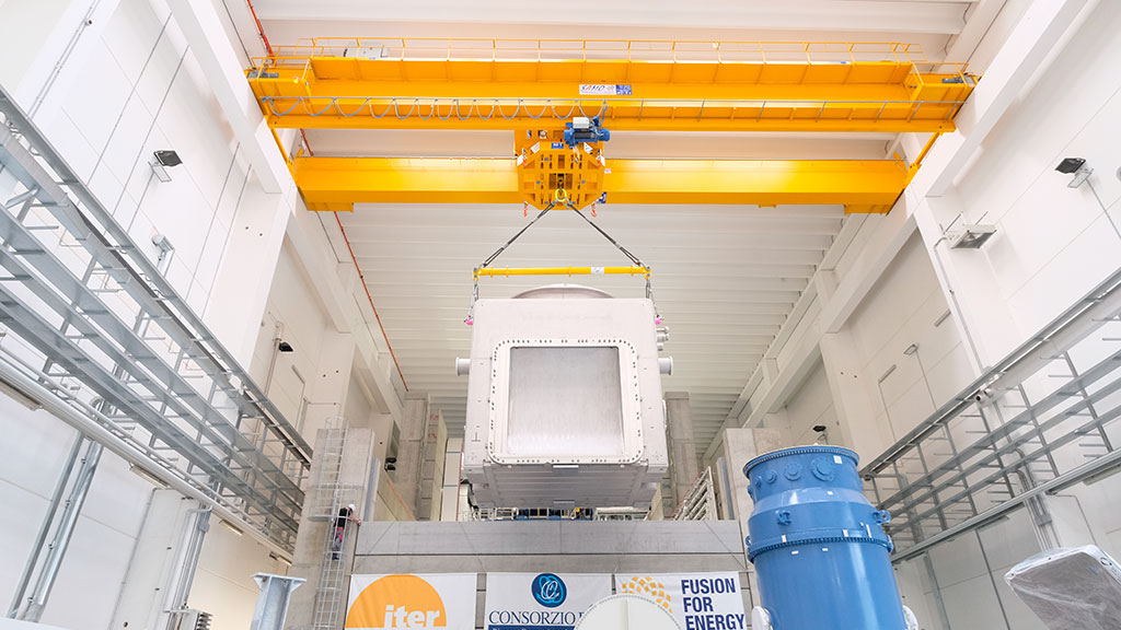 Operazioni di installazione della prima parte della camera da vuoto di MITICA, il prototipo dell’iniettore di neutri di ITER