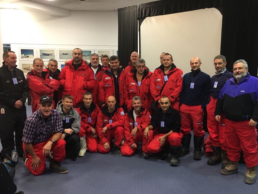 I primi 17 partecipanti e 3 piloti della Helicopters New Zealand
