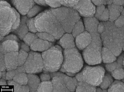 Immagine SEM della superficie di un film di ossido di tungsteno per water splitting